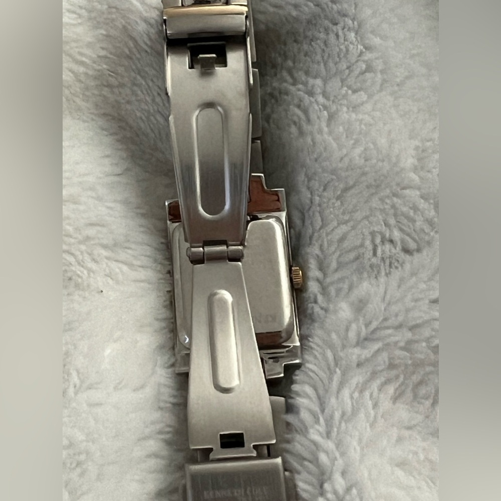 NWT Authentic Vintage Kenneth Cole 2-Tone Stainless Steel Bracelet Watch KC4300 - Picture 13 of 15